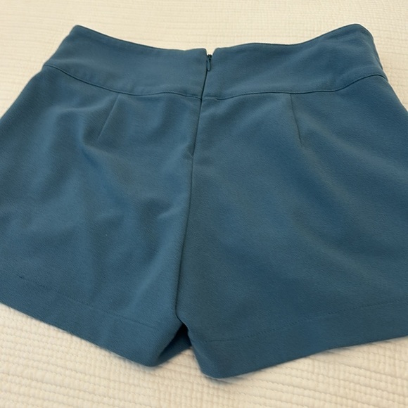 Marciano shorts, gold buckle size 4 very good condition - Picture 5 of 5